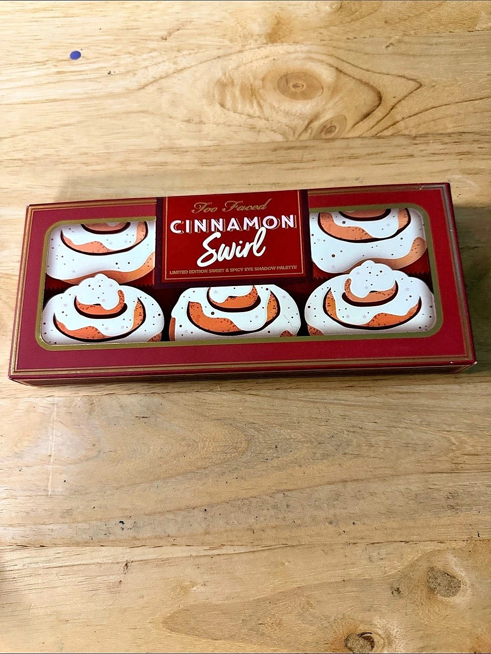 Too Faced Cinnamon Swirl Sweet & Spicy Eye Shadow Palette Red & White